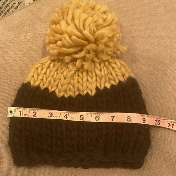 FREE PEOPLE black & tan Colorblock chunky knit Pom hat - Picture 3 of 5